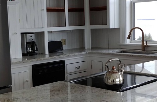 Lunenburg County House | Sanctuary Oceanview Getaway