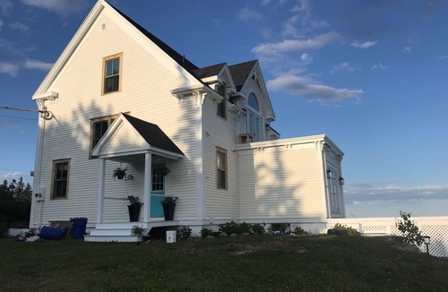 Lunenburg County House | Sanctuary Oceanview Getaway