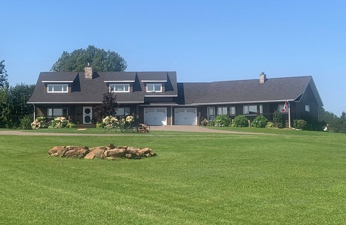 Charlotte's Shore House | Sandbar Secrets Country Home PEI Peaceful setting 15 Minutes from Charlottetown