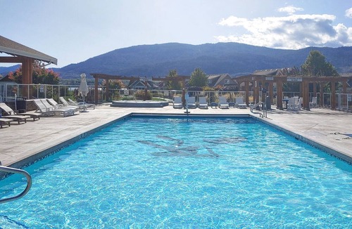 Osoyoos House | Sandcastle Cottage on Osoyoos Lake Prime location, family friendly.