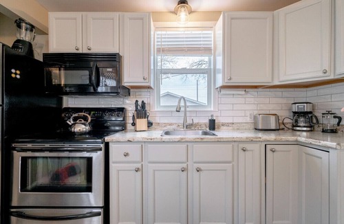 Leamington Cottage | Sandside Beach House Near Point Pelee