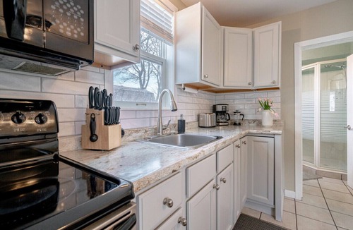 Leamington Cottage | Sandside Beach House Near Point Pelee