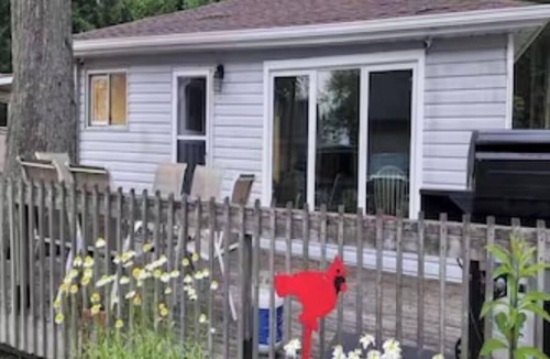 Ramara Cottage | Sandy Beach Cottage steps to Lake Simcoe - 1 hr 20 mins from Toronto