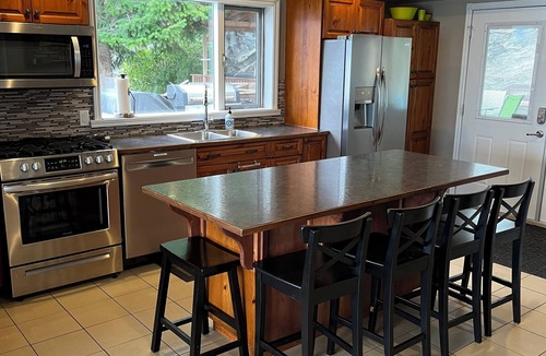 Blind Bay House | Sat-Sat Summer☀️ Water Trampoline, HotTub, Canoe,Paddle Boards,Kayaks, Dock/Buoy