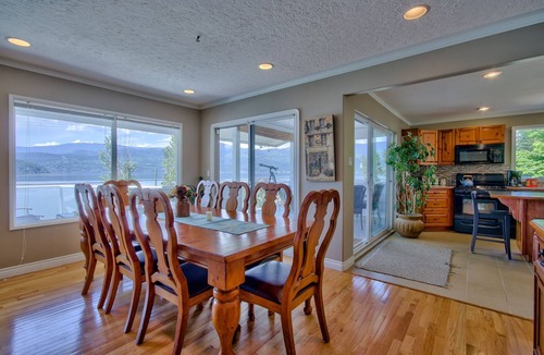 Blind Bay House | Sat-Sat Summer☀️ Water Trampoline, HotTub, Canoe,Paddle Boards,Kayaks, Dock/Buoy