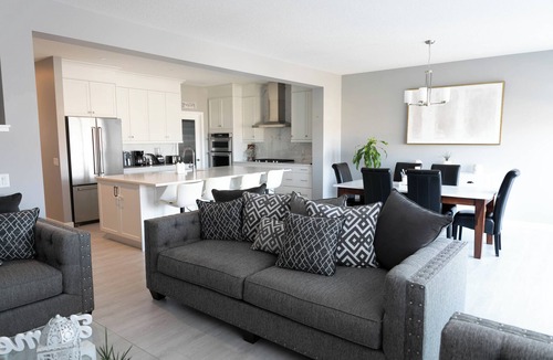 Cochrane House | Scenic Cochrane Family Home