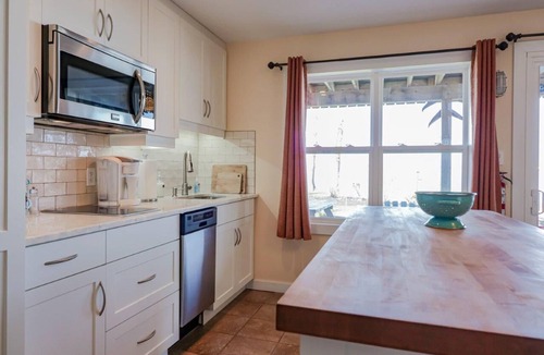 Stratford Apartment | Scenic "Harbour View House" Beautiful Waterfront, Overlooking Charlottetown.