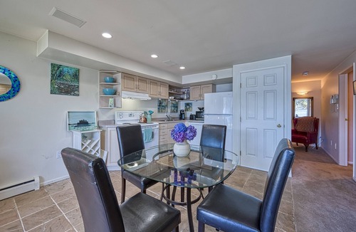 District of North Vancouver House | Sea 'n Sand - Deep Cove Waterfront- Kayaks! 5 day weekly rentals .
