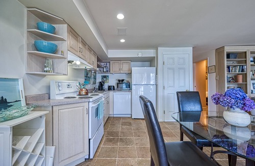District of North Vancouver House | Sea 'n Sand - Deep Cove Waterfront- Kayaks! 5 day weekly rentals .