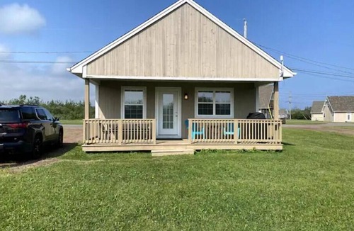 Cap-Pele House | Seabreeze Chalet w/beach access - Aboiteau Beach