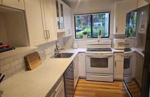 Bowen Island Apartment | Seabreeze Escape - Snug Cove