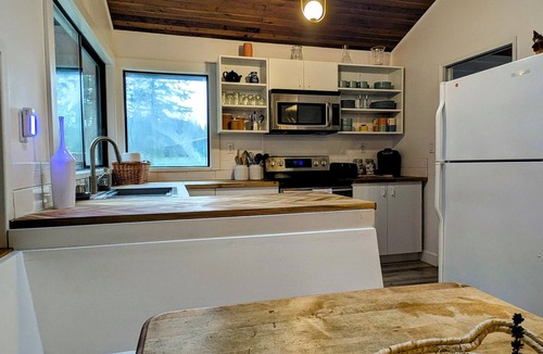 Courtenay House | Seal Bay Guest House: Cozy comfort, trails to explore, and space to relax.