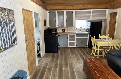 Summerville Centre Cottage | Seaman's Cottage #2 in Summerville Centre - Pet Friendly!