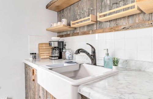 Lunenburg Apartment | Seashell Suite - Heart of Lunenburg