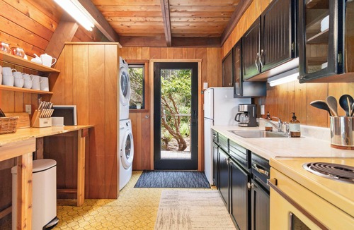 Juan de Fuca Electoral Area Cabin | Seaside Cabin near French Beach Provincial Park