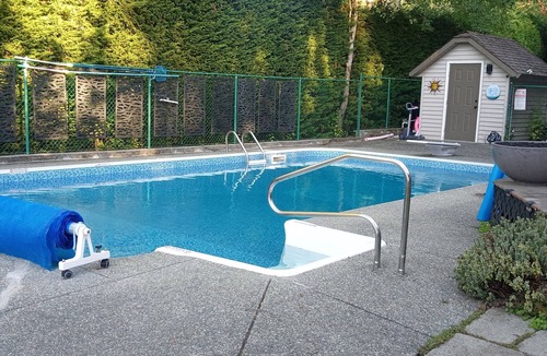 North Oyster House | Seaside ESCAPE Private Oceanfront Pet friendly Sleeps 9+ Pool & Hot Tub