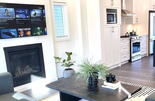Colwood House | Seaside Modern Brand New Home close to Beach