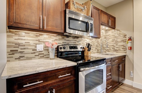 Brentwood Bay House | Seaside Serenity: Your 1-Bedroom Escape in Brentwood Bay