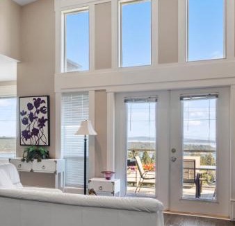 Ladysmith House | Seaview Executive Home