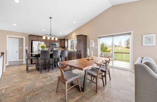 Rusticoville House | SeaView - Home Away From Home