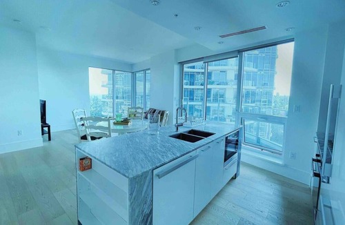 White Rock Condo | Seaview | Semiahmoo Central | Border Bliss Abode
