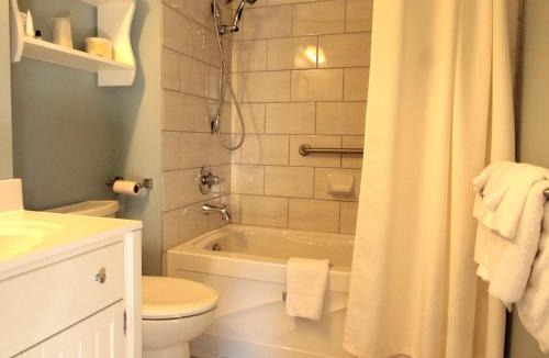 Larry's River Hotel | Seawind Landing Country Inn