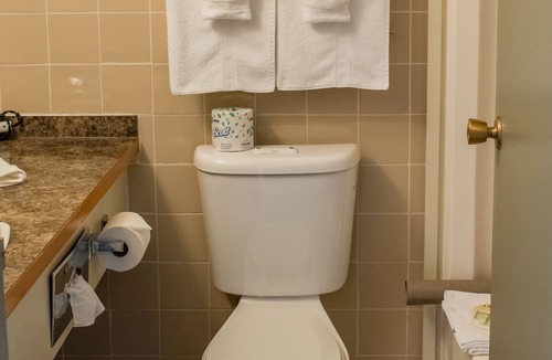 Downtown Hotel | Sechelt Inn
