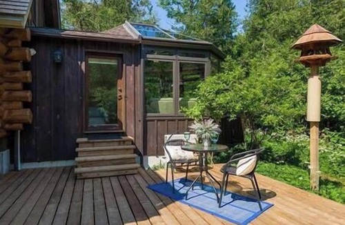 Kincardine Cottage | Secluded 1200' beachfront private 64 acre log home