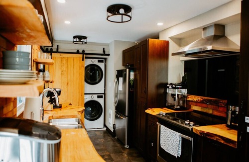 Norland Apartment | Secluded 3BR Cabin w/Hot Tub and Firepit