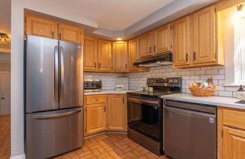 Yarmouth House | Secluded Hidden Gem With 5 Acres in Yarmouth North End
