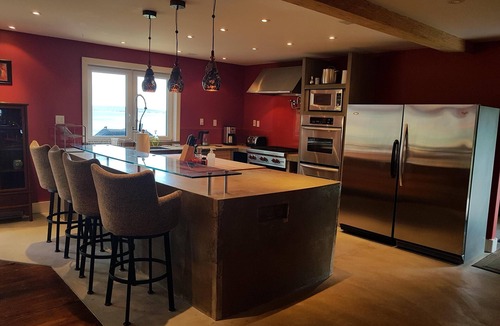 Feltzen South House | Secluded Oceanfront Retreat with Guest House