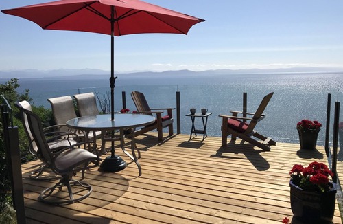 Comox House | Secluded Sandy Beach All To Yourself! Panoramic Ocean and Mountain views.