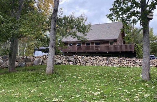 Springfield Cabin | Secluded Washademoak lakefront cove log cabin