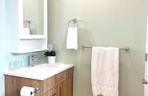 Delta House | Self Contained Suite in a lovely beachside village close to downtown Vancouver
