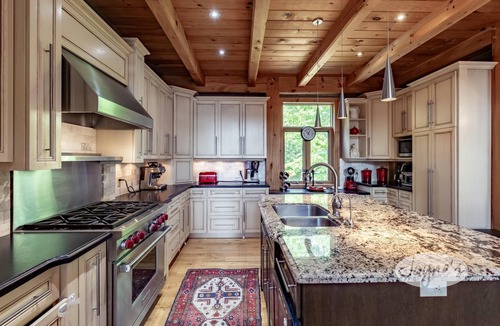 Carling Cottage | Sensational Georgian Bay Cottage 6 Bdrms, 5 with Ensuites! Hot Tub! AC!