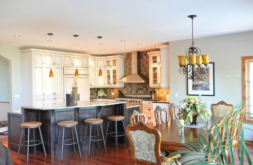 East Kootenay House | Sept Getaway $525! Mountain Views 3800 sqft of luxury! Relax in peace w/Hot tub