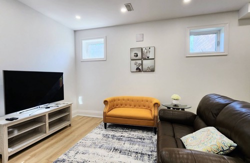 Glen Abbey House | Serene High-celling Retreat in Upsacle and Safe Neighbourhood