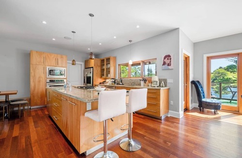 Hammonds Plains House | Serene modern Lakehouse on Golf Course