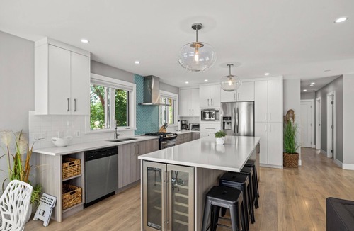 Brentwood Bay House | Serenity By The Bay