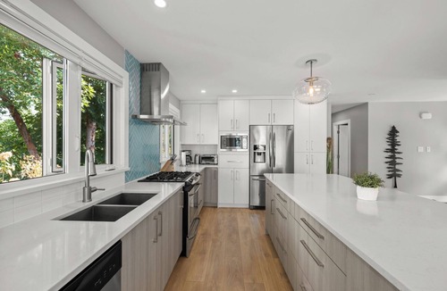 Brentwood Bay House | Serenity By The Bay