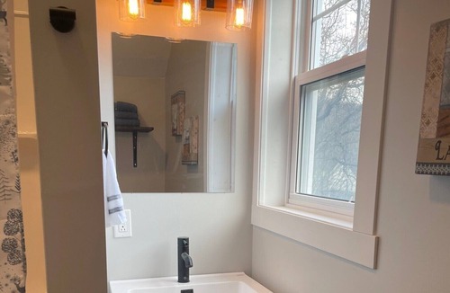 Coaticook Apartment | Serenity, charm and convenience - le Loft awaits you!