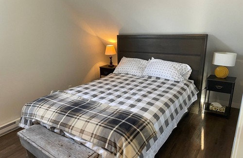 Coaticook Apartment | Serenity, charm and convenience - le Loft awaits you!