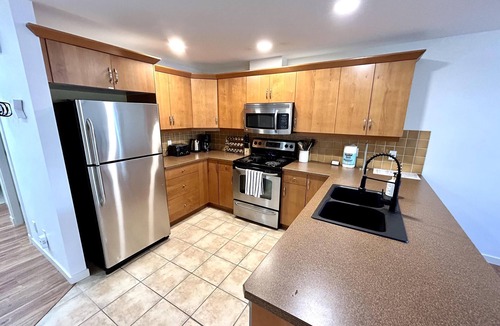Scotch Creek House | Serenity Lakeside - Waterfront - Shuswap Vacations and Sledding Accommodation