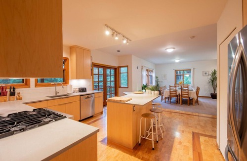 Bowen Island House | Serenity on Bowen Island