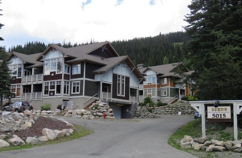Sun Peaks House | Settlers Crossing #42 By Bear Country