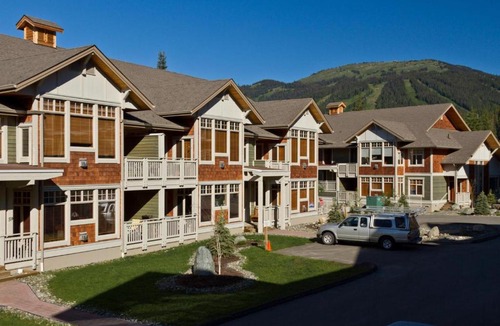 Sun Peaks House | Settlers Crossing #42 By Bear Country