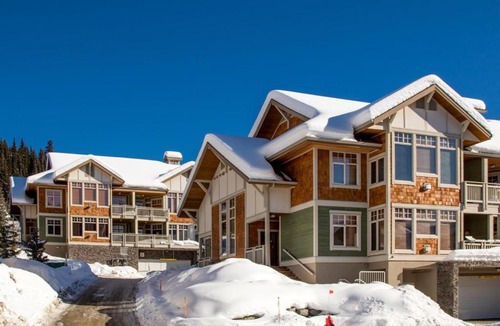 Sun Peaks House | Settlers Crossing #42 By Bear Country