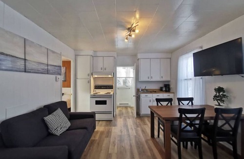 Saint-Tite-des-Caps Ski Chalet | Shack Cozy w/spa - near Massif Charlevoix & MSA