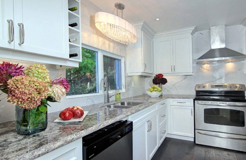 Historic Old Town House | SHAKESPEARE COTTAGE BY THE LAKE In NOTL family friendly, total privacy.