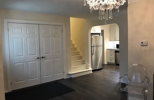 Historic Old Town House | SHAKESPEARE COTTAGE BY THE LAKE In NOTL family friendly, total privacy.